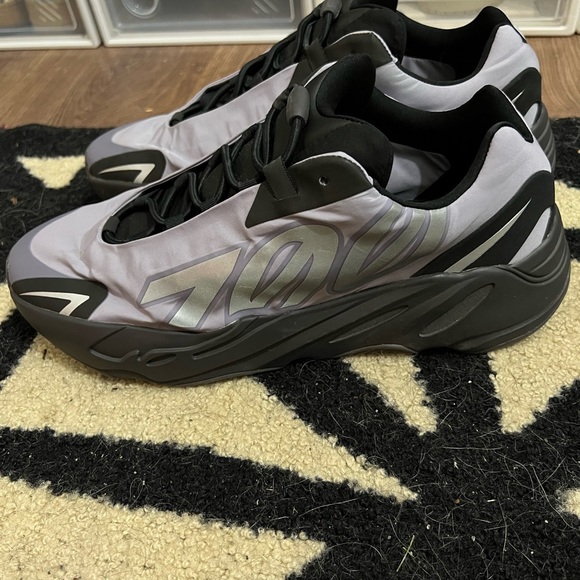 Yeezy 700 MNVN size 13.5 - Picture 5 of 7